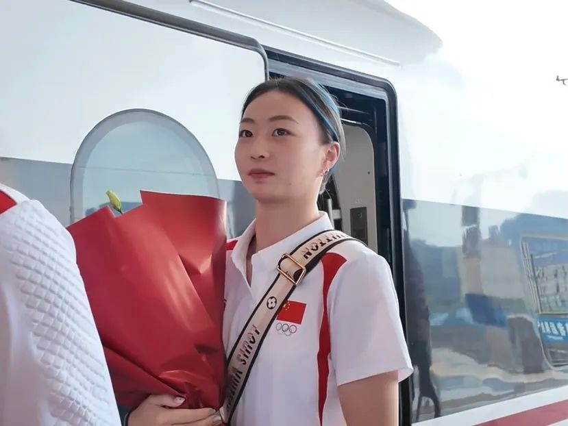 开云官方平台-阿扎伦卡迎来十赛季出色发挥，DWG观众热烈欢呼！的简单介绍  第1张